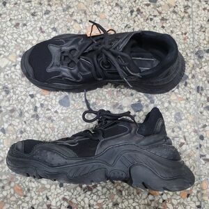 Black Chunky Dad Sneakers with Textured Sole